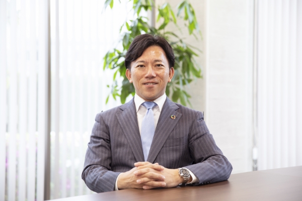 柳　均